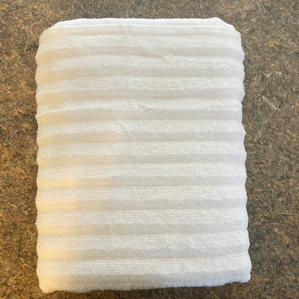 NWT White Dry Faster Performance 100% Cotton Bath Towel